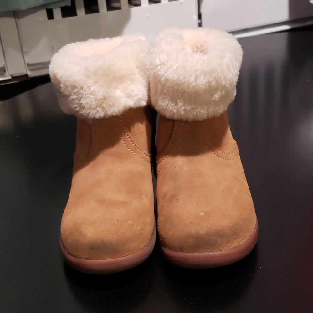 Toddler girl ugg boots.